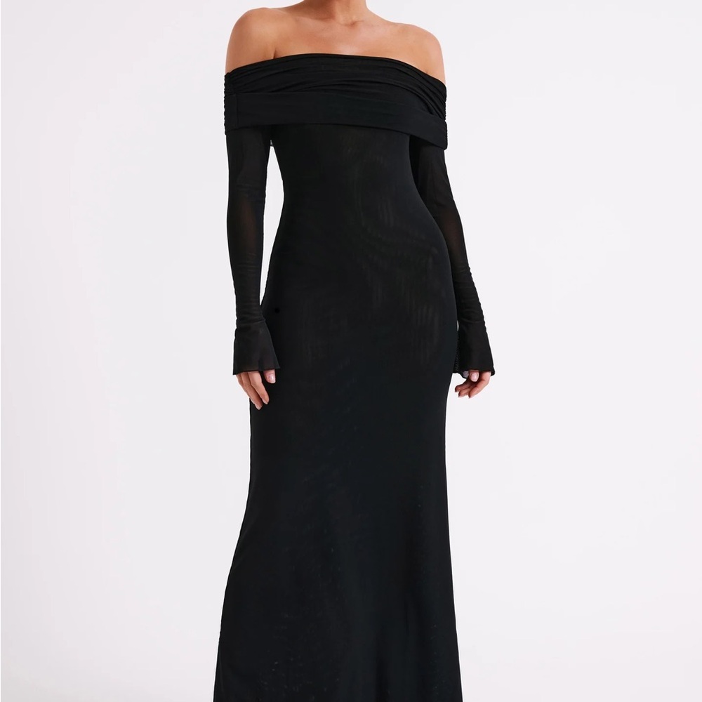 Meshki Elegant Black Off-Shoulder Long Sleeve Dress